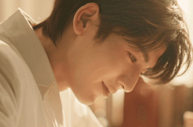 จางหลิงเฮ่อโพสต์รูปเบื้องหลัง Overdo สาม​ปีก่อน โกยกระแสโซเชียลจีน